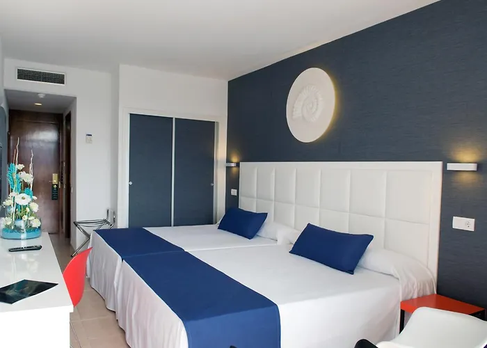 埃文尼亚奥林匹克花园酒店 4* 滨海略雷特