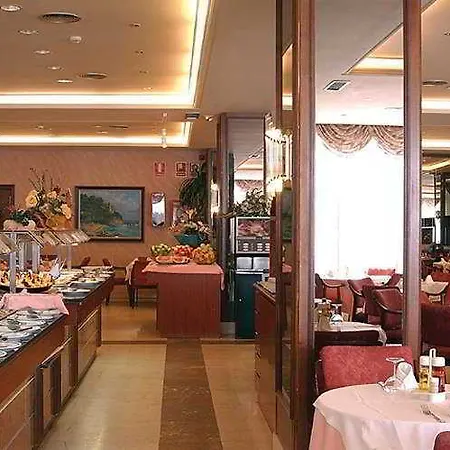 埃文尼亚奥林匹克花园酒店 4* 滨海略雷特
